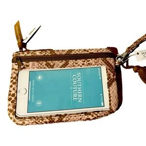 Southern Couture Ladies Brown Quilted Full Zip Phone Wallet NWT/Wrap